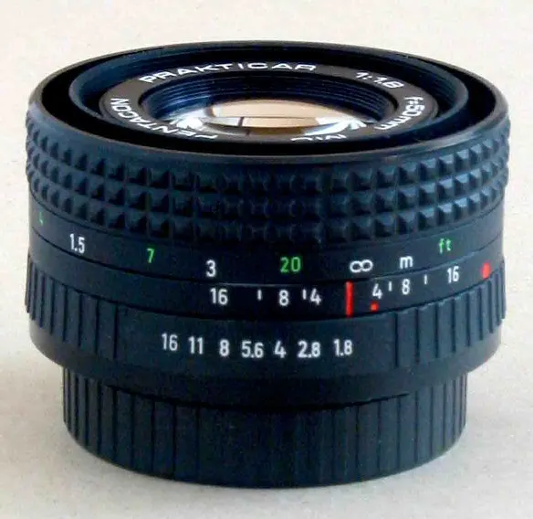 Pentacon Prakticar 50mm f/1.8 MC