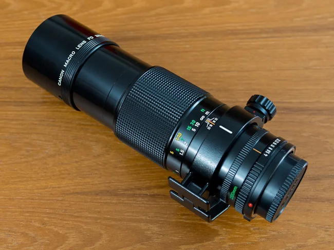 Canon FDn 200mm f/4 Macro
