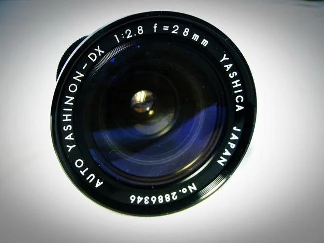 Yashica Yashinon-DX 28mm f/2.8 Auto