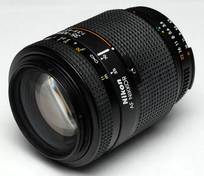 Nikon AF Nikkor 35-105mm f/3.5-4.5 (II)