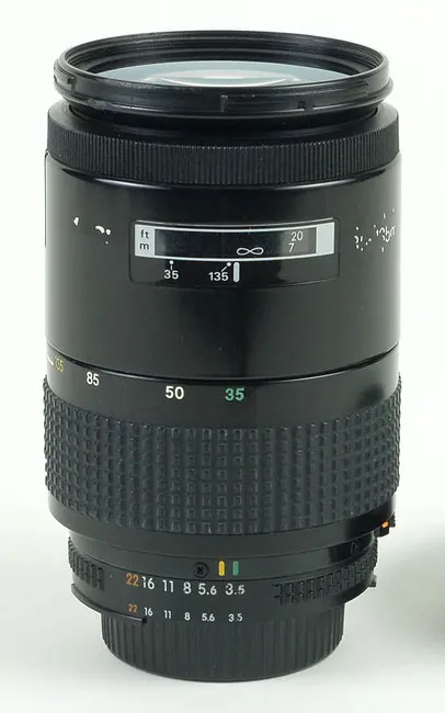 Nikon AF Nikkor 35-135mm f/3.5-4.5 (I)