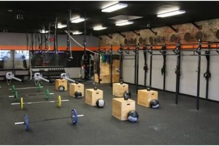 REVOLUTION FIT CrossFit