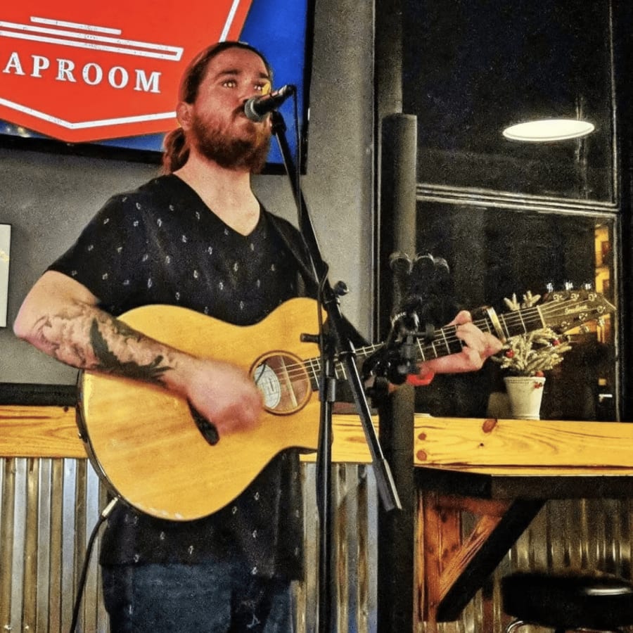 Live Music: Josh Solomon – photo 1