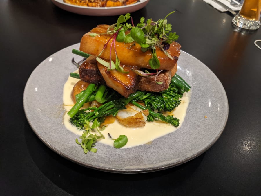 Oak and Iron Tavern – photo 3