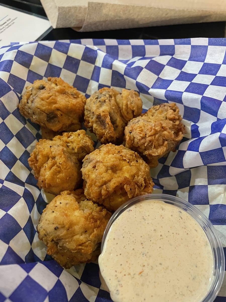 Booty's Wings Burgers & Beer – photo 7