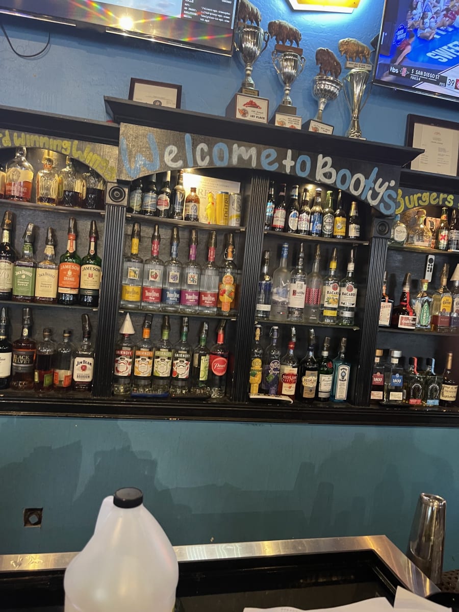 Booty's Wings Burgers & Beer – photo 10
