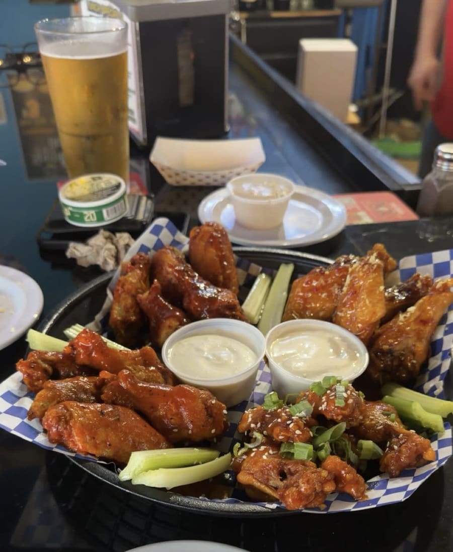Booty's Wings Burgers & Beer – photo 3