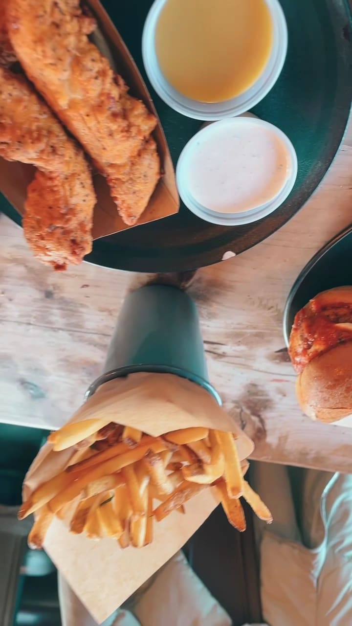 Roam Artisan Burgers – photo 2