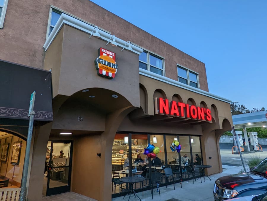 Nation's Giant Hamburgers – photo 1