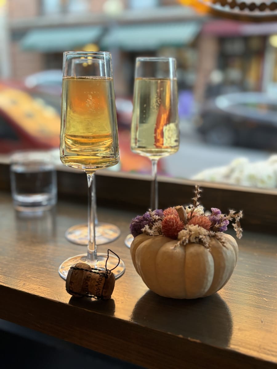 Bubbles & Books - November Meetup – photo 3
