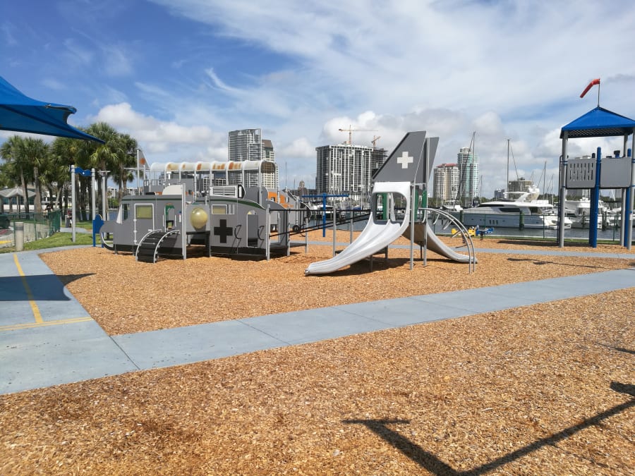 St. Pete Indie Holiday Festival – photo 4