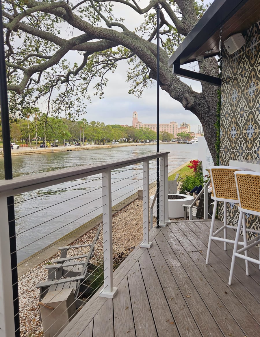Perry's Porch – photo 3
