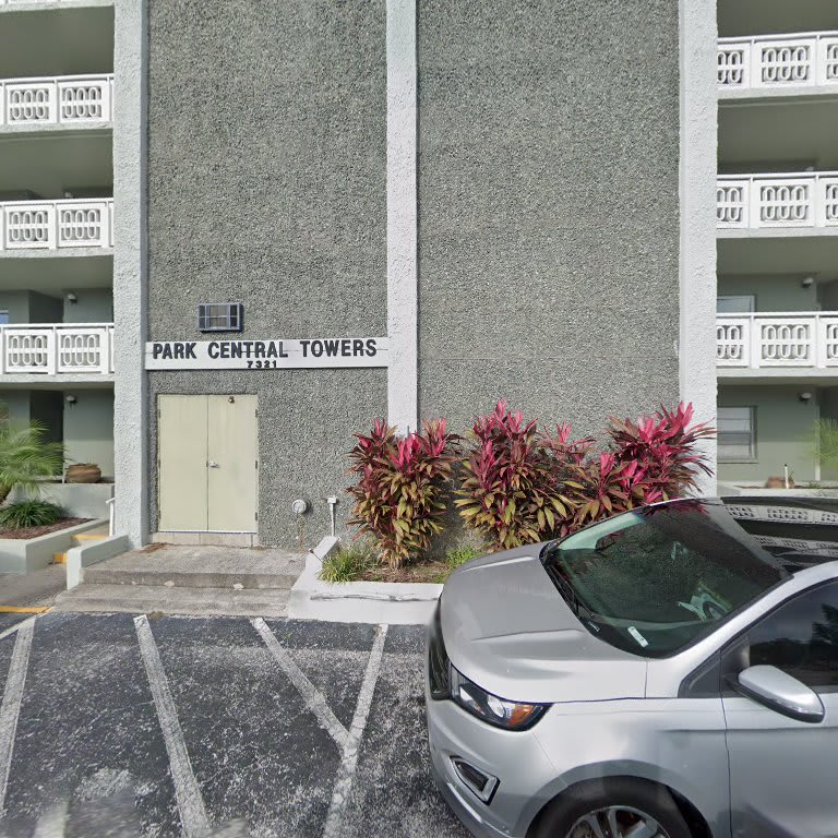 Park Central Towers – photo 3