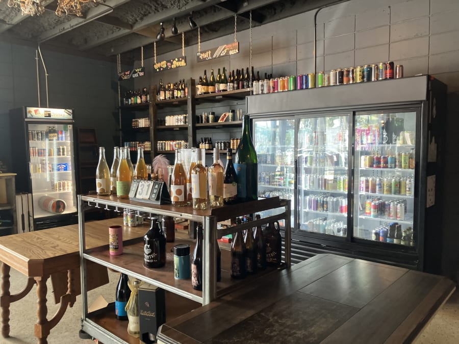 Hawthorne Bottle Shoppe – photo 1