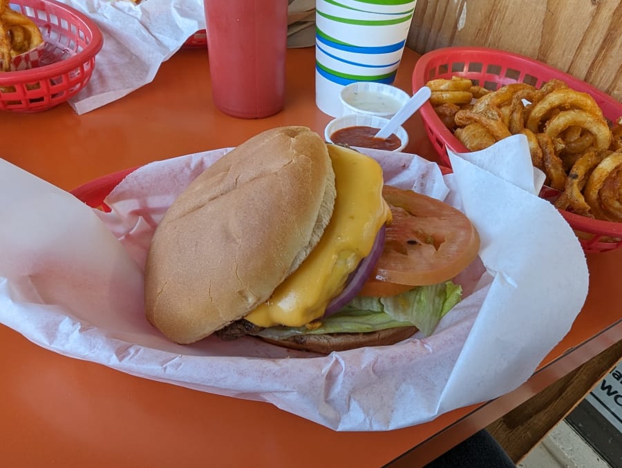 George's Giant Hamburger – photo 4