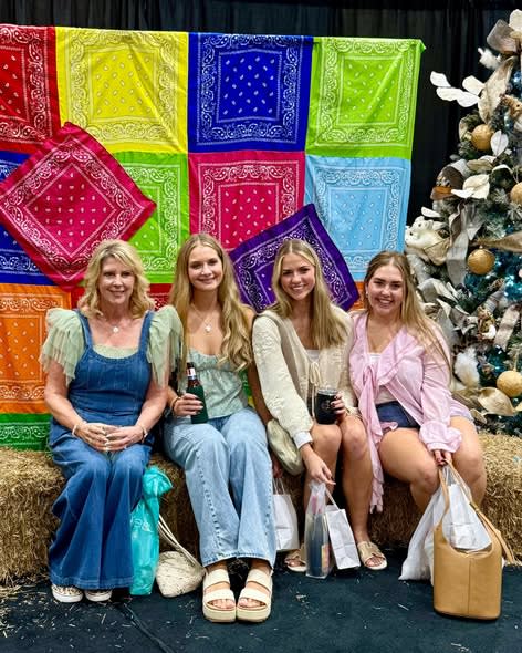 Holiday Galleria – photo 4
