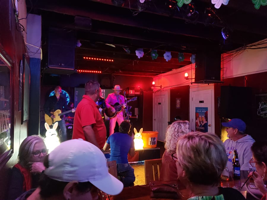 Shamrock Lounge – photo 4