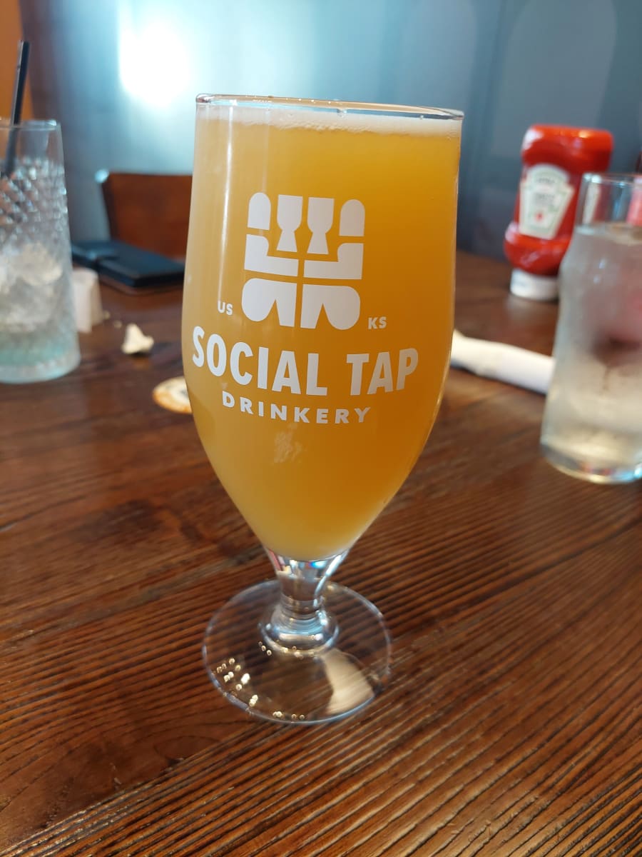 Social Tap Drinkery - Greenwich Rd – photo 3