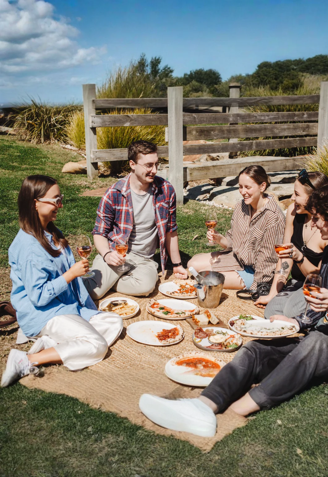 Lot. 100 Summer on The Lawns