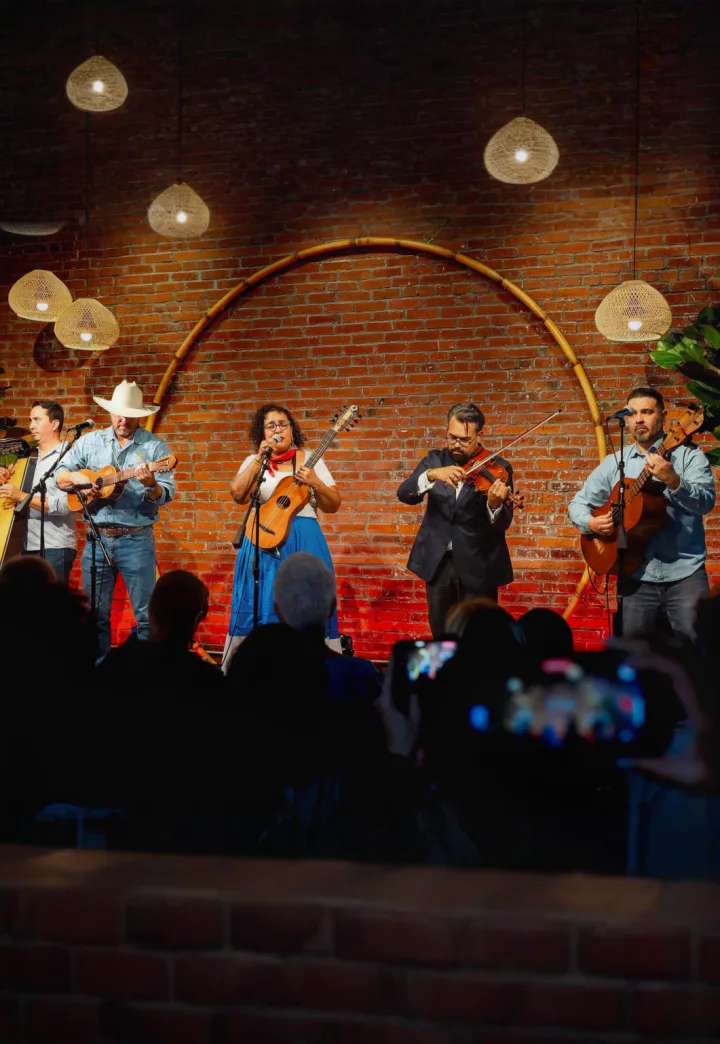 Todo Cambia: Featuring Vijay Gupta & La Marisoul