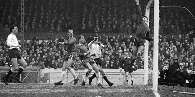 Bobby Tambling Peter Bonetti Kiper Besar Dan Seorang Gentleman Situs Resmi Chelsea Football Club
