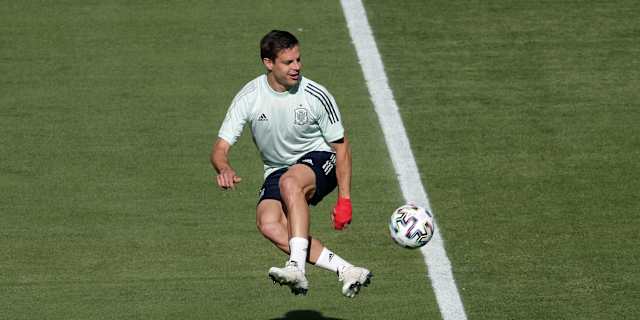  Azpilicueta and Gilmour unused as Spain held and Scotland beaten