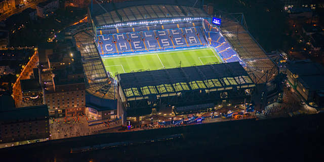 「stamford bridge stadium night」的圖片搜尋結果
