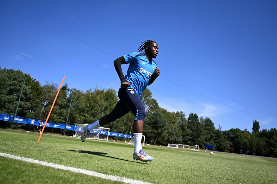 https://res.cloudinary.com/chelsea-production/image/upload/c_fit%2Ch_630%2Cw_1200/v1/editorial/news/2024/09/27/Romeo_Lavia_-_Chelsea_training