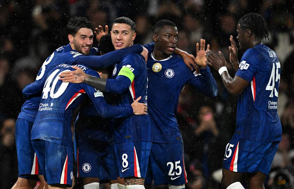 Gallery: Chelsea run riot at the Bridge! | News | Official Site ...