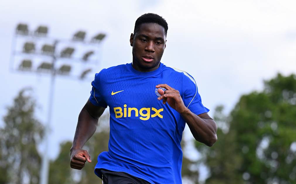 Dario Essugo completes loan switch