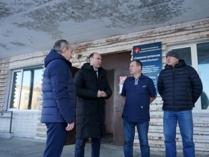 Отремонтированные объекты социальной сферы в Сямже осмотрел Анатолий Дианов