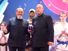 Директору череповецкого ЦБИ вручили высшую награду Федерации ушу России