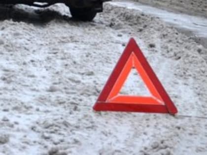 Грузовик и легковушка столкнулись в Никольском районе