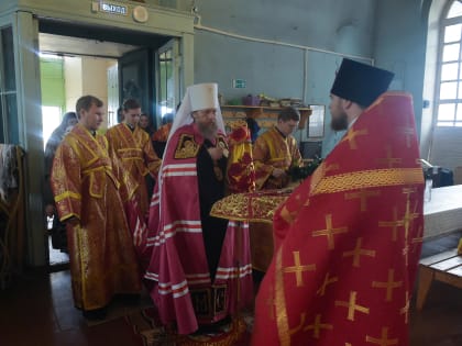 « … Премудрых вод исполнил еси самаряныню просящую, и поющую Тя»