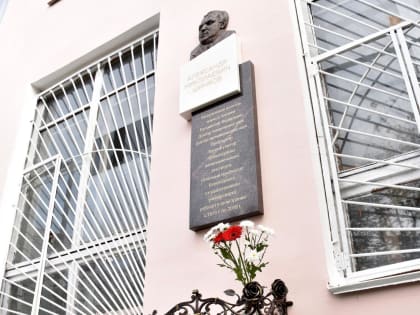 Мемориальную доску первому ректору ВоГУ установили на фасаде учебного корпуса университета