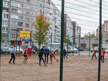 Новую спортплощадку, построенную на деньги бизнеса, открыли в Череповце