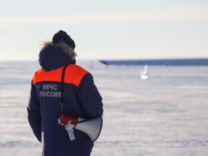 На Рыбинском водохранилище мужчина на снегоходе провалился под лед