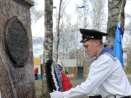 Поклонимся солдату