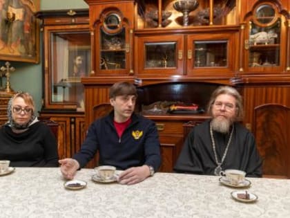 Сергей Кравцов вручил почетные грамоты псковским учителям