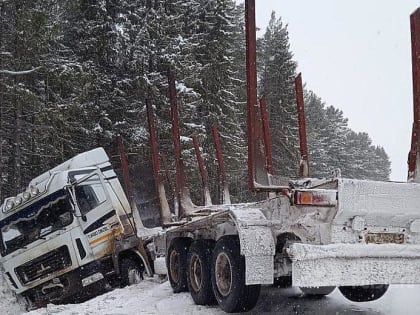 42-летняя вологжанка чудом выжила в тройном ДТП с лесовозом и автоцистерной с топливом