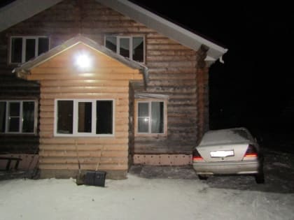 Не умеющий водить вологжанин попытался угнать «Мерседес» и въехал в стену