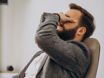 Низкая оплата труда вместе со стрессом на работе повышают риск инфаркта у мужчин