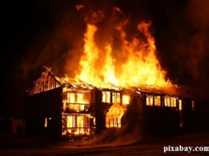 В Шекснинском районе следователи СКР устанавливают обстоятельства смерти мужчины на пожаре