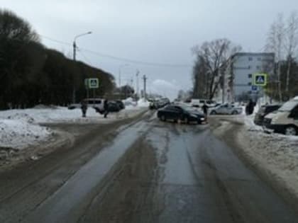 В областном центре столкнулись две иномарки
