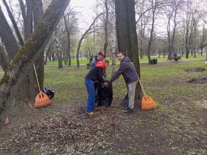 Подопечные Череповецкого дома социального обслуживания участвуют двухмесячнике чистоты и благоустройства