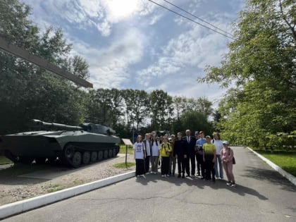 Экскурсию  по воинским мемориалам Вологды провел для ребят из Никольского округа Павел Горчаков