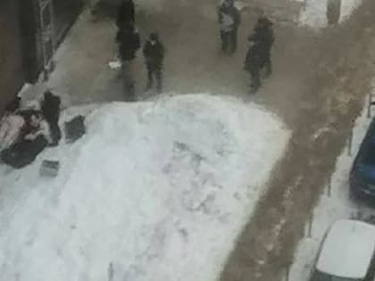 Молодая мать с двухмесячным сыном выпала из окна 14-го этажа