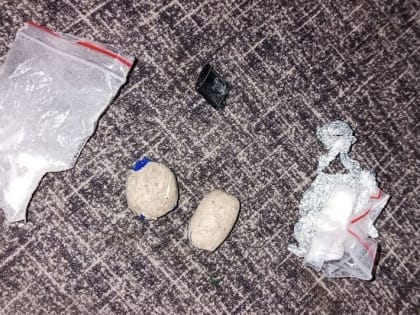 В Череповце с поличным задержали пару наркосбытчиков