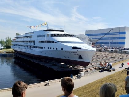 Из череповецкой стали построили первое в России пассажирское судно для Арктики