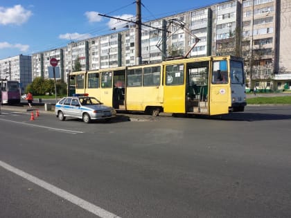 В Череповце 85-летняя пенсионерка попала под трамвай